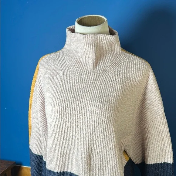Colorblock Turtleneck Sweater - Picture 2 of 7
